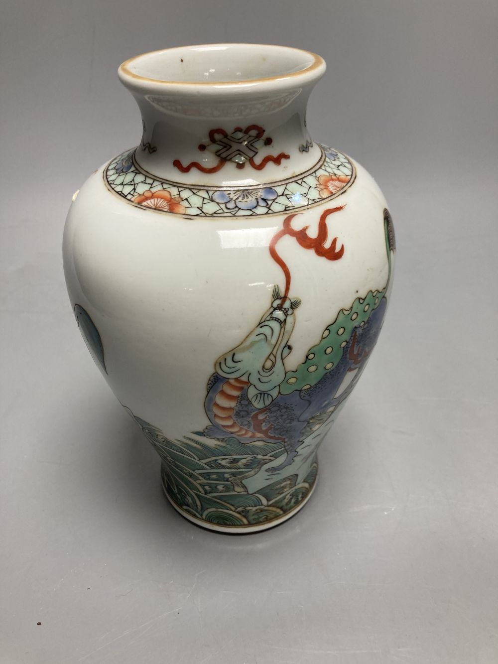 A Chinese famille verte vase, decorated with dragons, height 20cm
